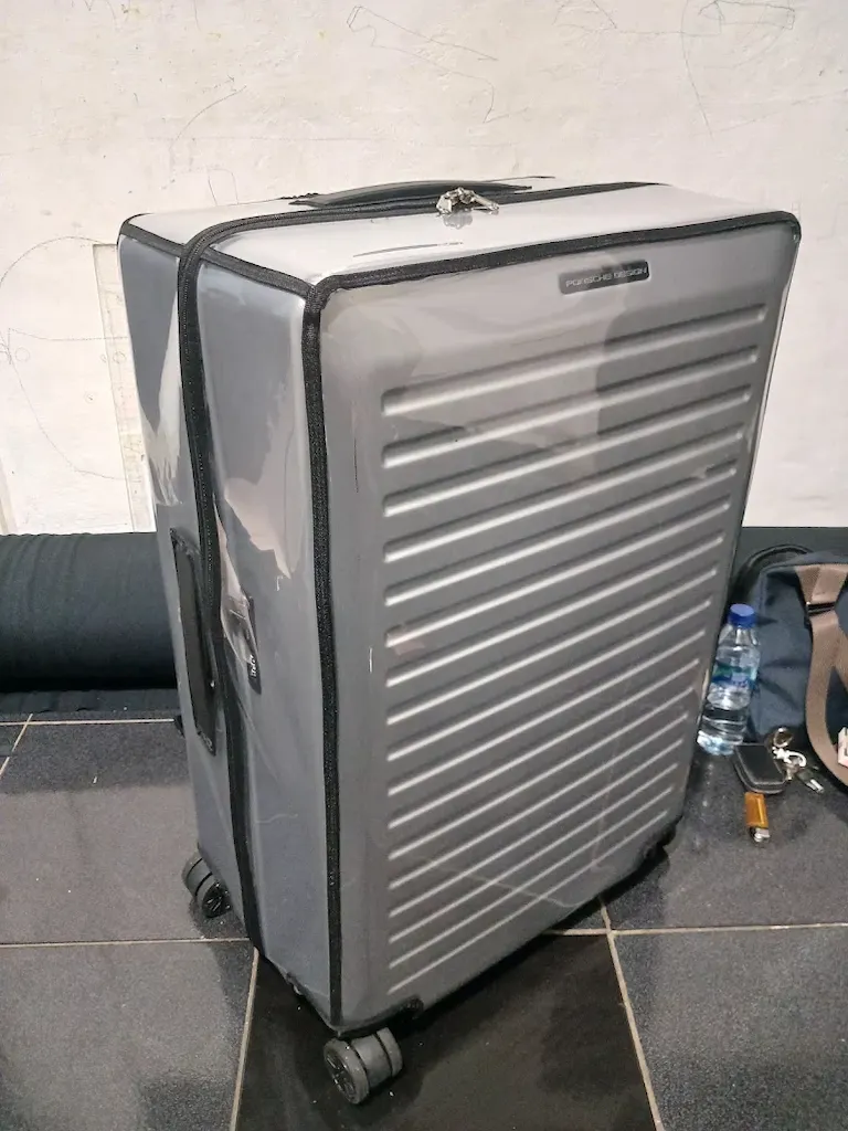 Dokumentasi Custom Cover Koper Porsche Design
